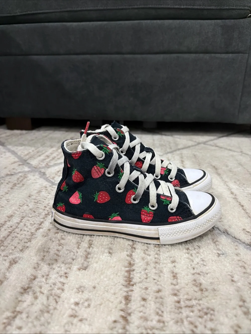 Converse Chuck Taylor Little Kids High Top Black Strawberries Size 12 A14928F